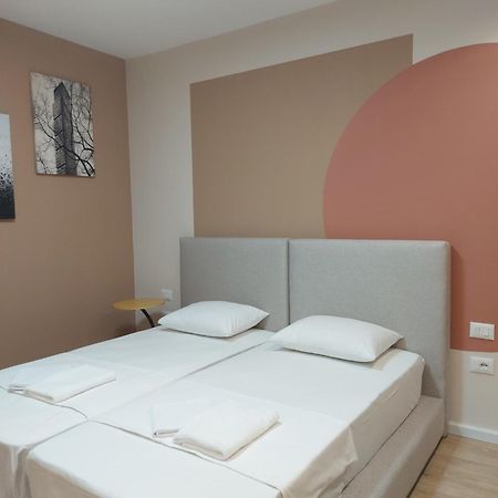 Center Cozy Nest Hotel Tirana Buitenkant foto