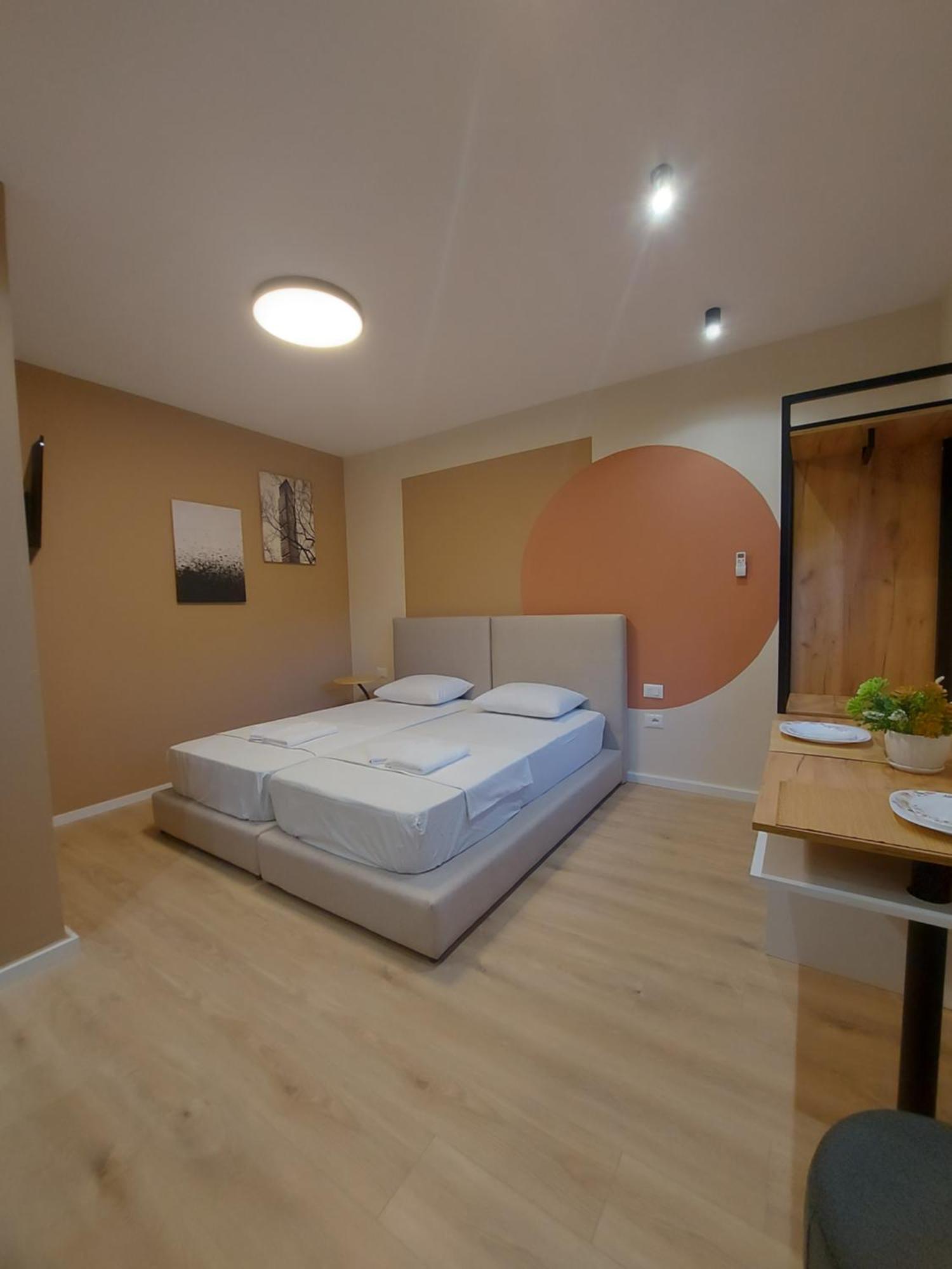 Center Cozy Nest Hotel Tirana Buitenkant foto