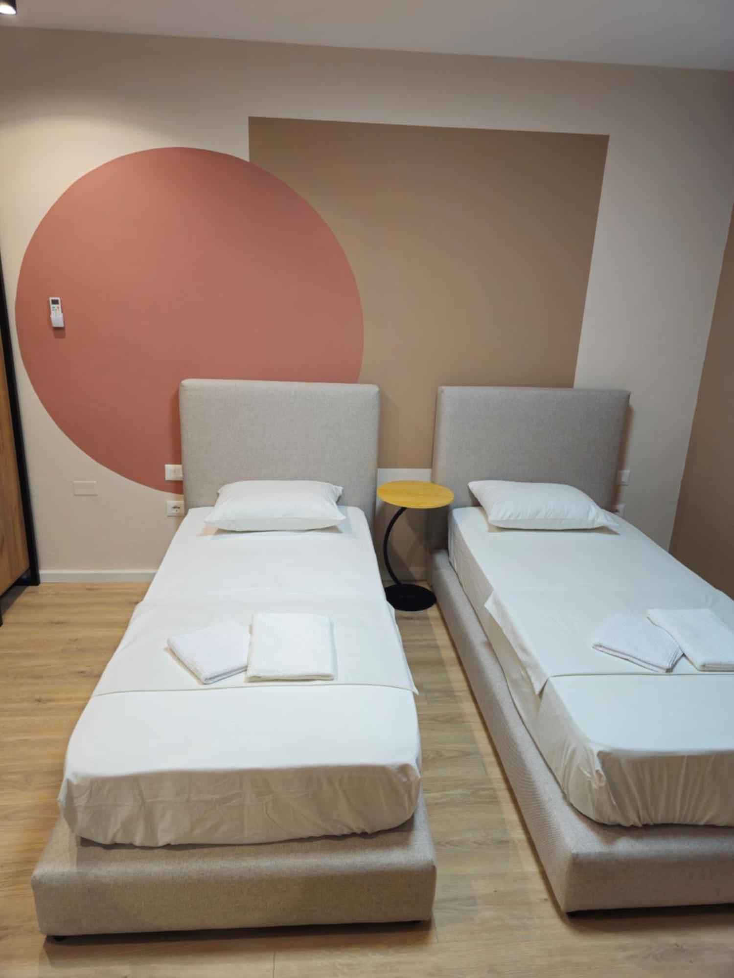 Center Cozy Nest Hotel Tirana Buitenkant foto